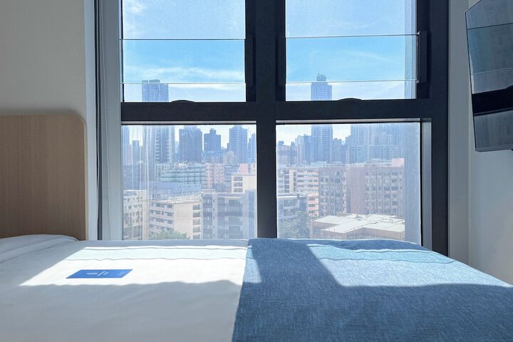 Room 10 of 16