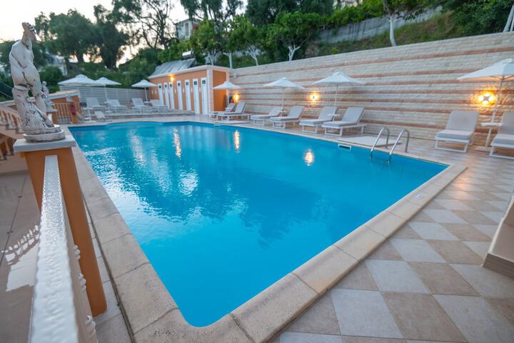 Pool 23 of 25