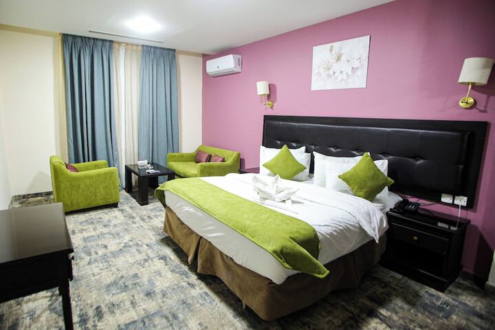 Room 8 of 25
