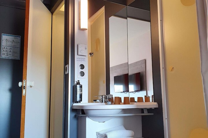 Room 16 of 45