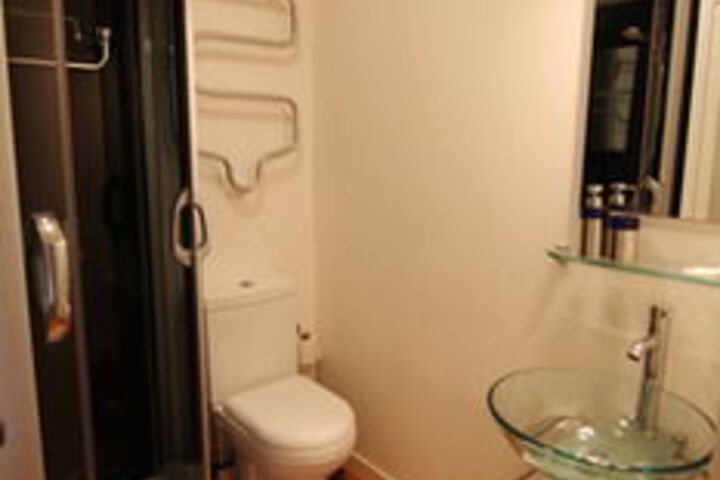 Room 3 of 121