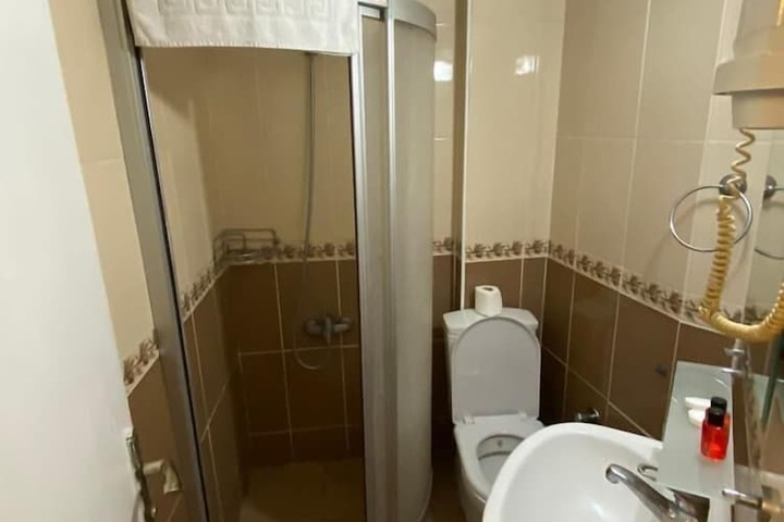 Room 5 of 9