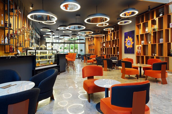 Entrance & Lobby