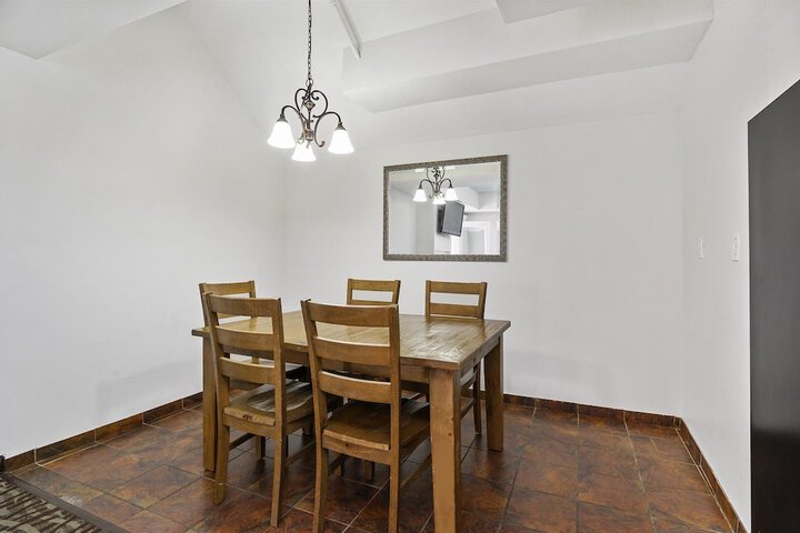 Room 6 of 19