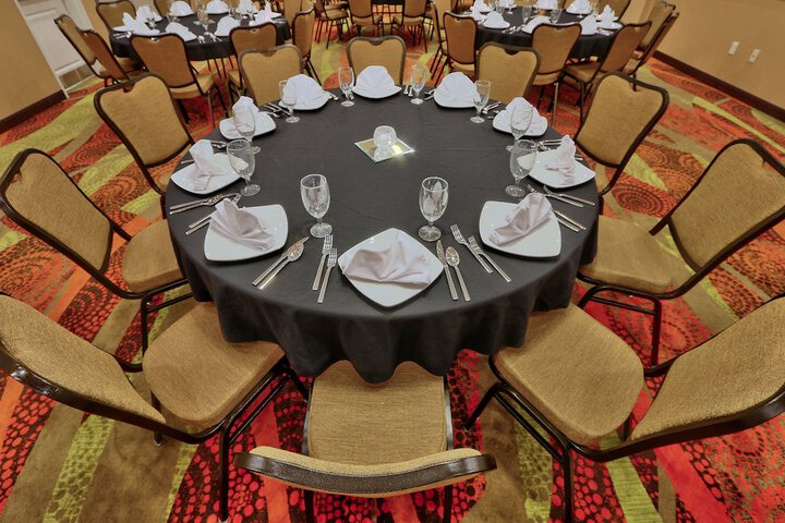 Ballroom/Hall 28 of 31