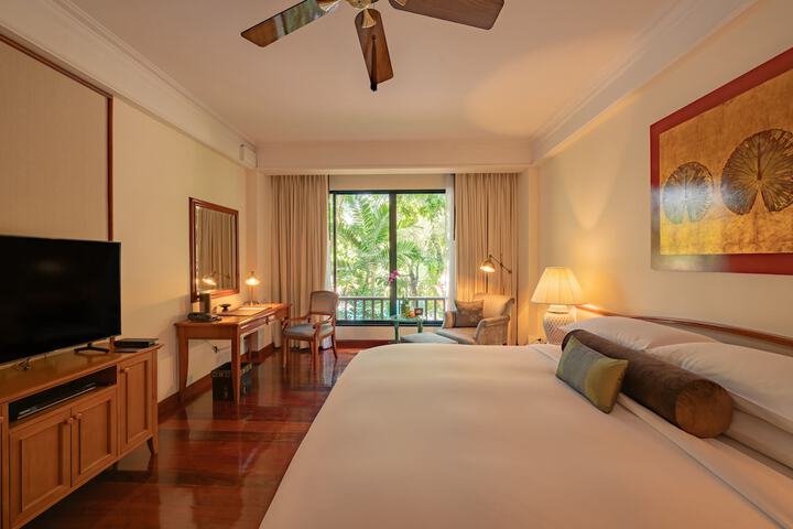 Room 5 of 130
