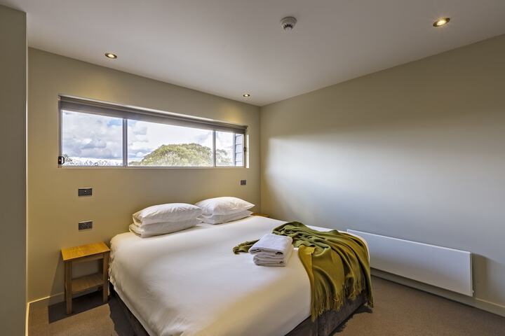 Room 9 of 34