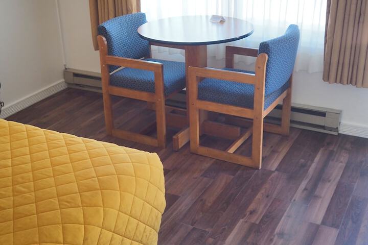 Room 6 of 25