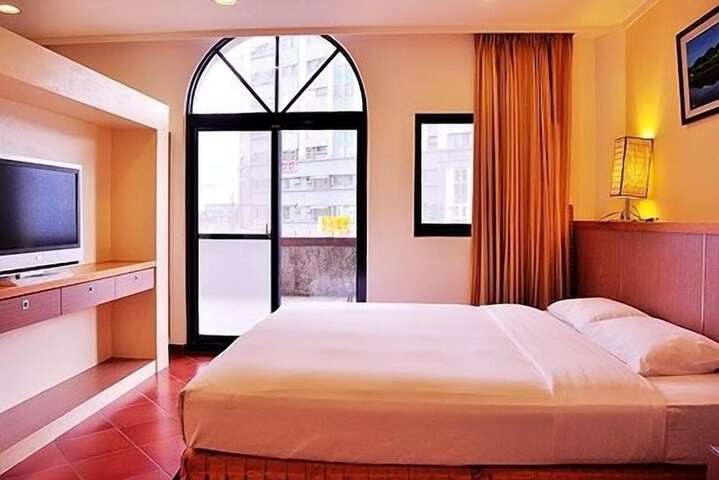 Room 13 of 20