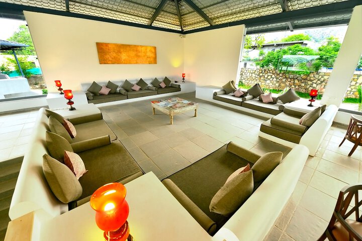 Entrance & Lobby