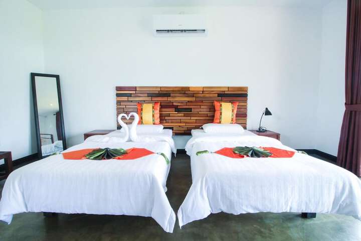Room 5 of 18