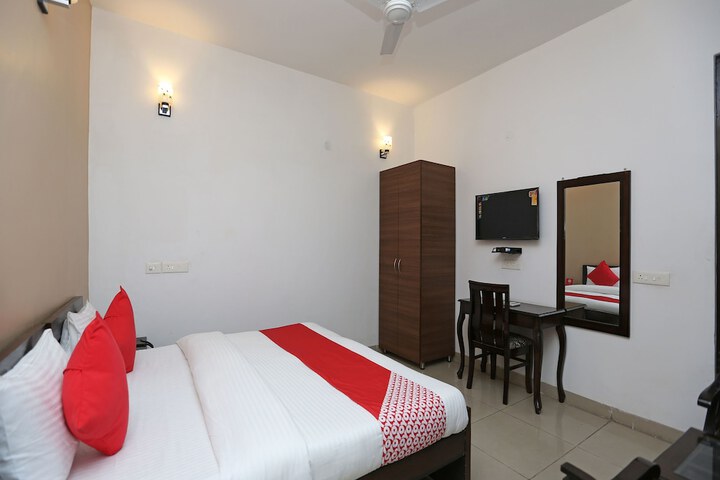 Room 8 of 14