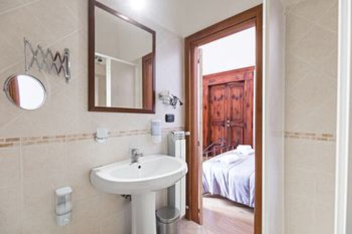 Room 14 of 72