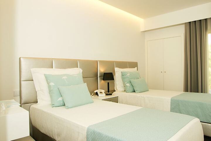 Room 10 of 36