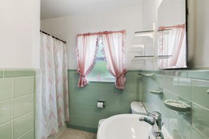 Room 3 of 60