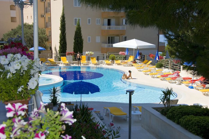 Pool 52 of 90