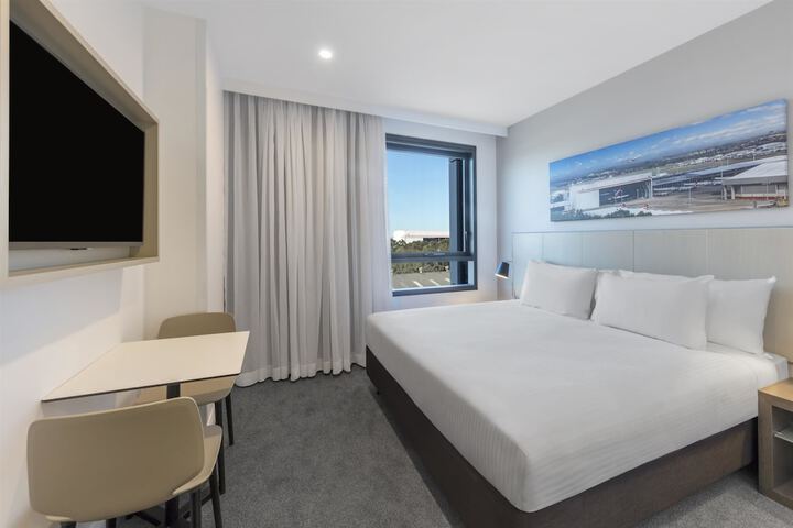 Exterior of Travelodge Hotel Sydney Airport