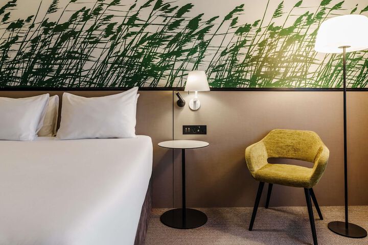 Room 21 of 166