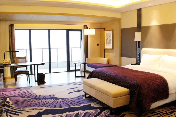 Room 5 of 62