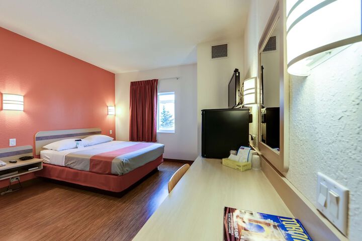 Room 13 of 28