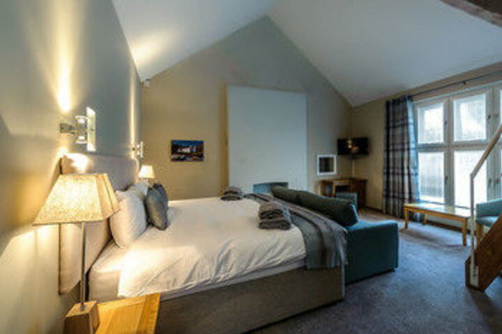 Room 11 of 25