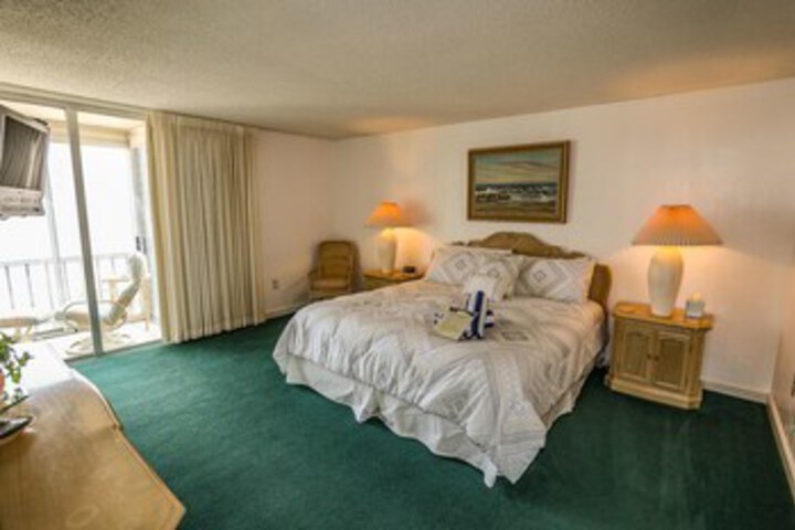 Room 17 of 18