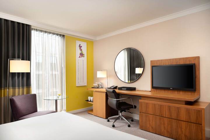 Room 13 of 103
