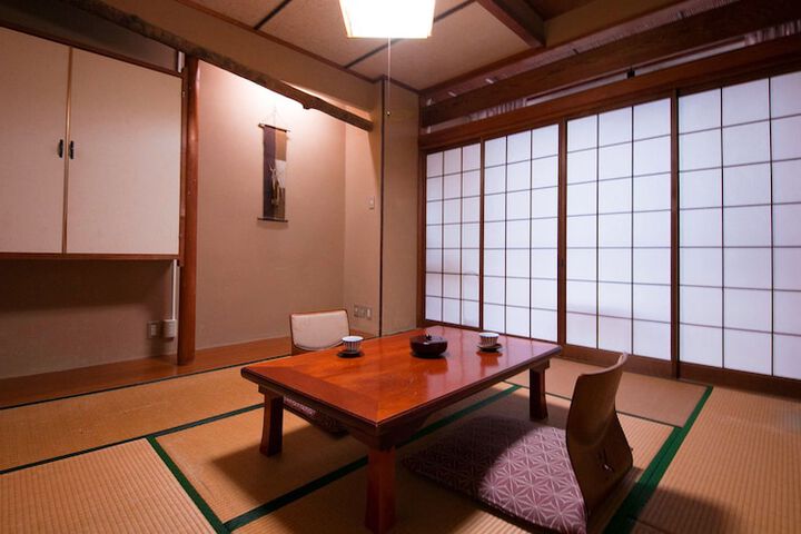 Room 14 of 60