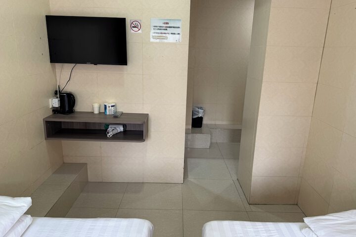 Room 170 of 195