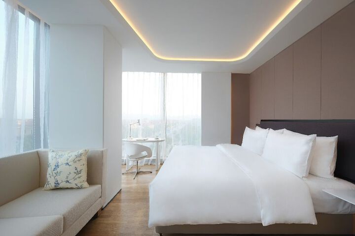 Room 16 of 36