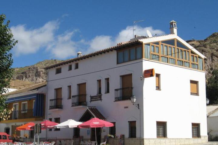 HOTEL LOS GUILOS