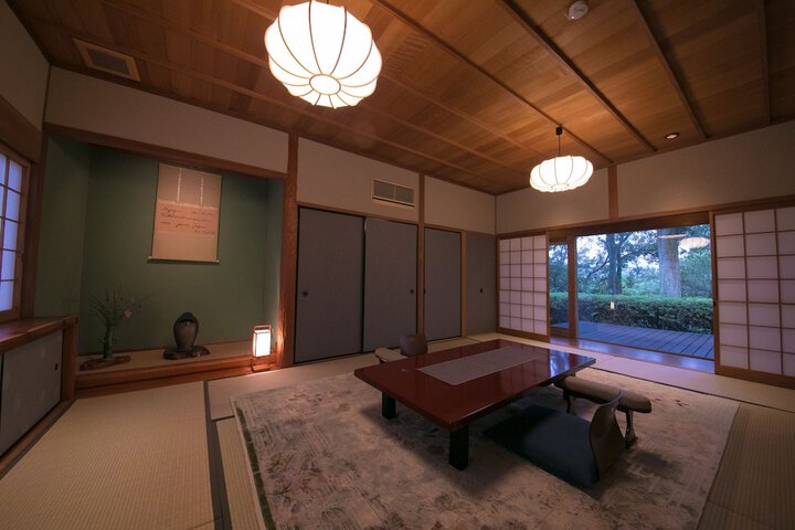 Room 10 of 86