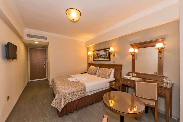 Room 16 of 52