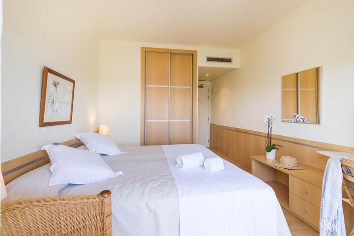 Room 10 of 65