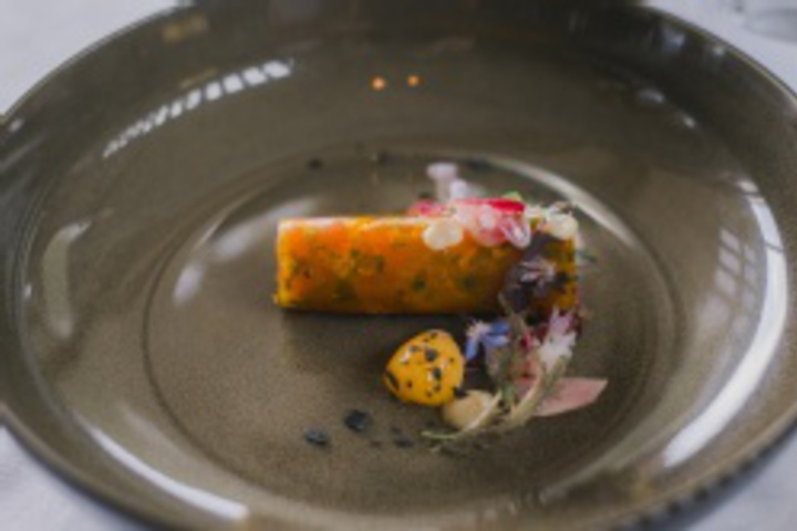 Dining 425 of 706