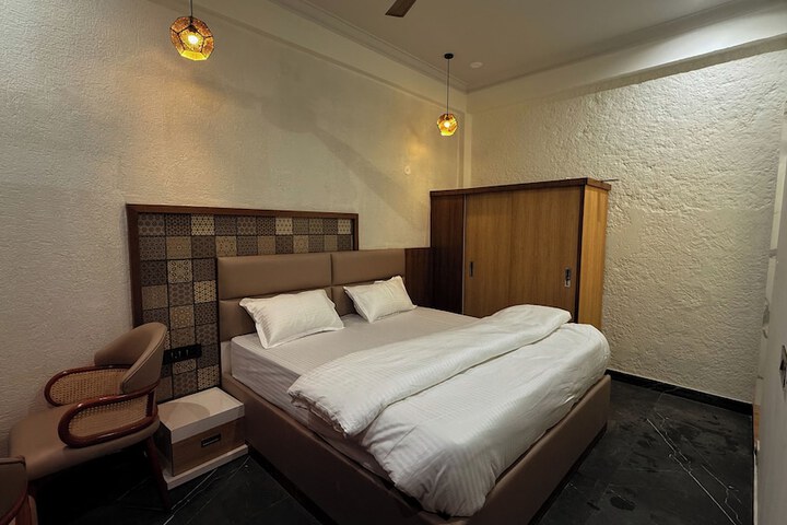 Room 16 of 95