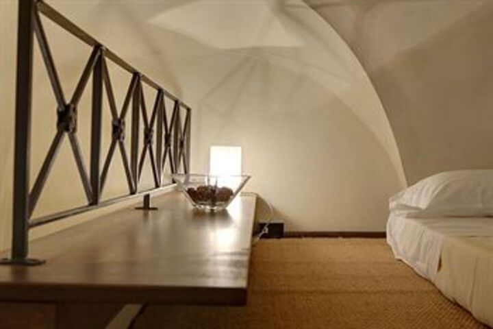 Room 27 of 166