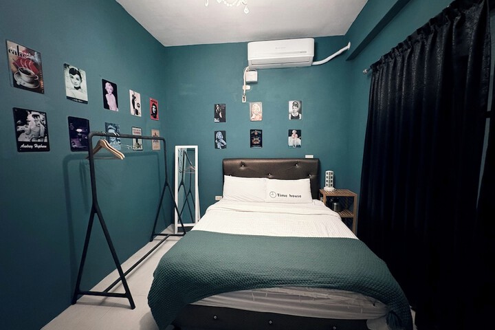 Room 13 of 40