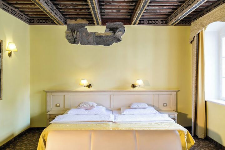 Room 48 of 119