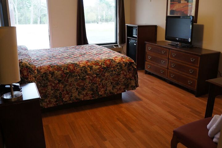 Single Room 1 King Bed (36 of 36)