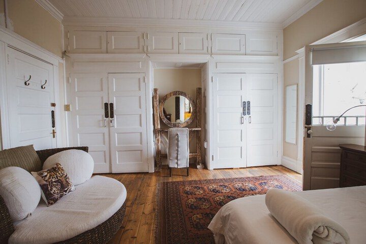 Room 26 of 161