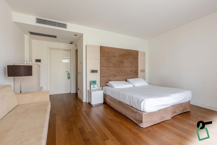 Room 18 of 63