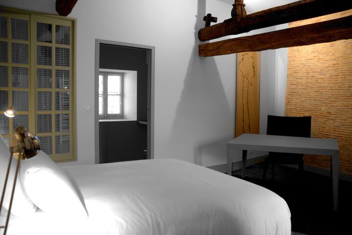 Room 9 of 40