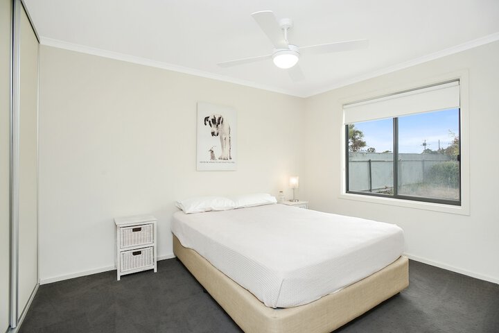 Room 6 of 25