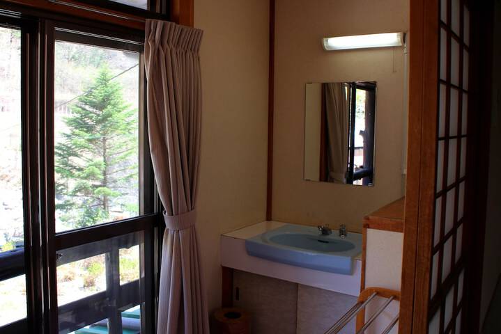 Room 4 of 35