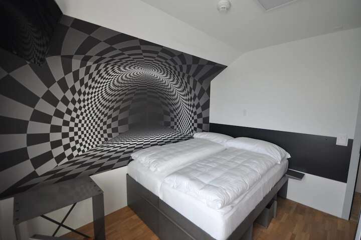 Room 8 of 111