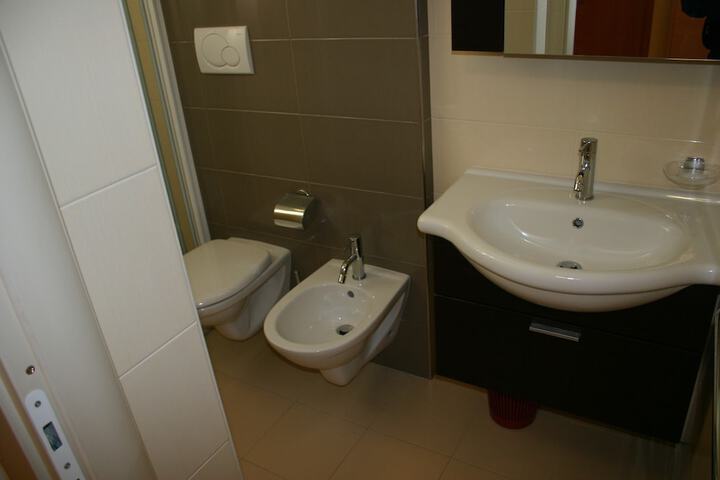 Room 12 of 26