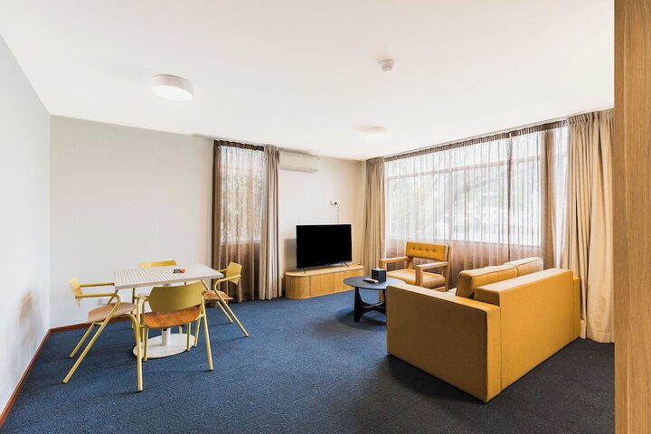 Room 28 of 69