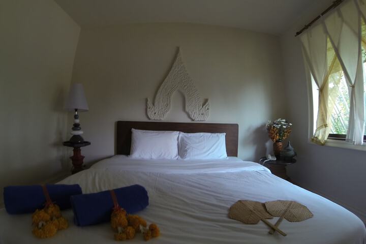 Room 5 of 115