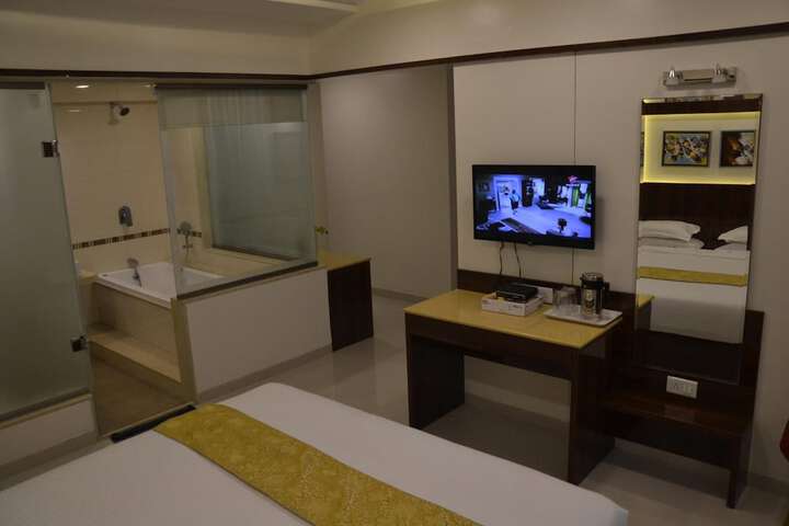 Room 18 of 36